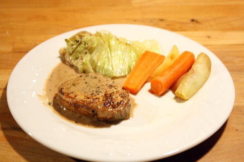 Svinekød med spidskål og rødvins sauce, 4 personer