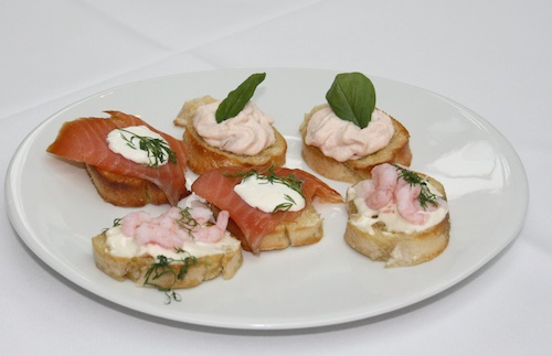 Canapeer, små lækkerbider med laks og rejer, 20 stk.