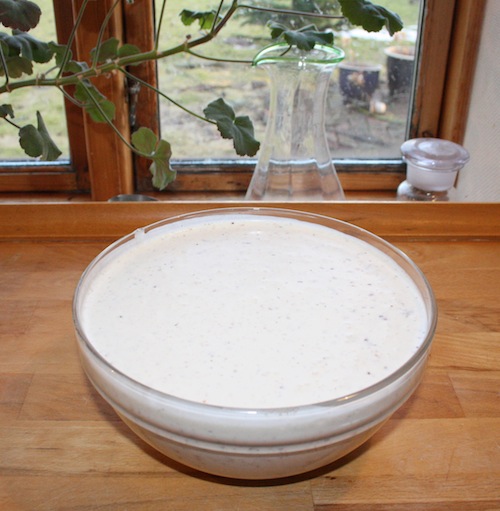 Kærnemælksfromage med ristede nødder