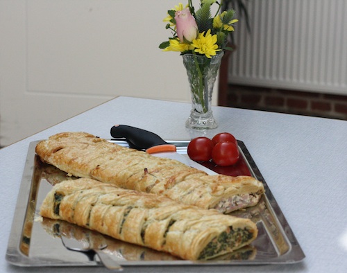 Butterdej med laksefyld og spinat